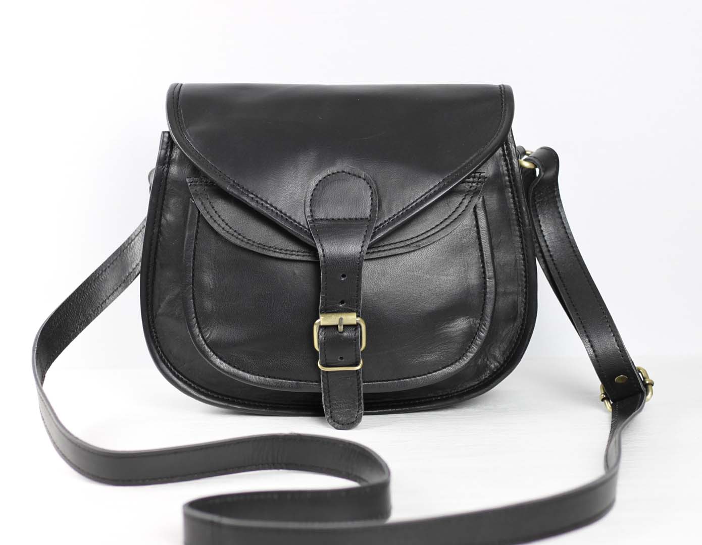 Medium Black Vintage Style Leather bag